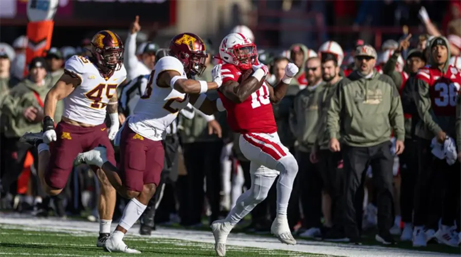 Huskers fight hard in loss to Gophers