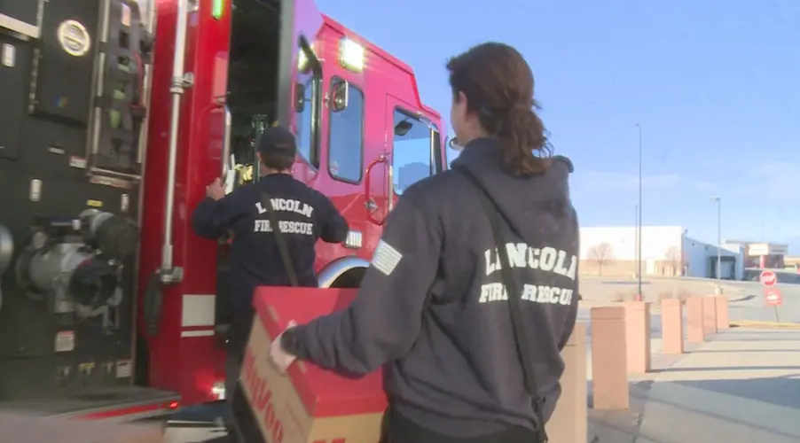 Lincoln Firefighter’s Benefit Association hands out meal boxes to families across the city