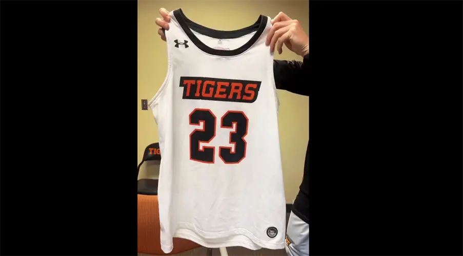 Mak Hatcliff jersey sent to Women's Basketball Hall of Fame