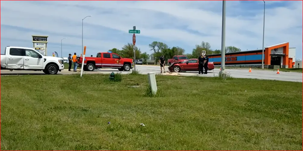 Drivers not seriously injured in north Beatrice crash