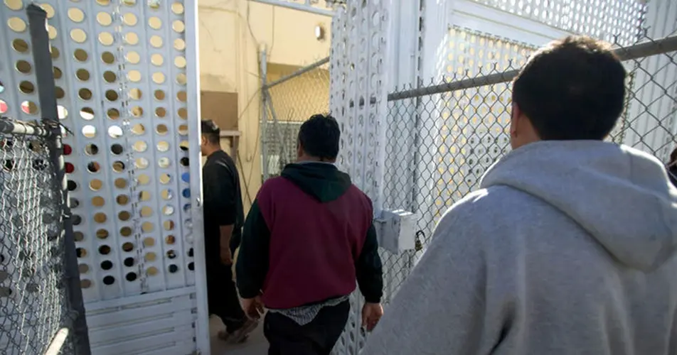 ¿Puede una hija arreglar a un padre que fue deportado?