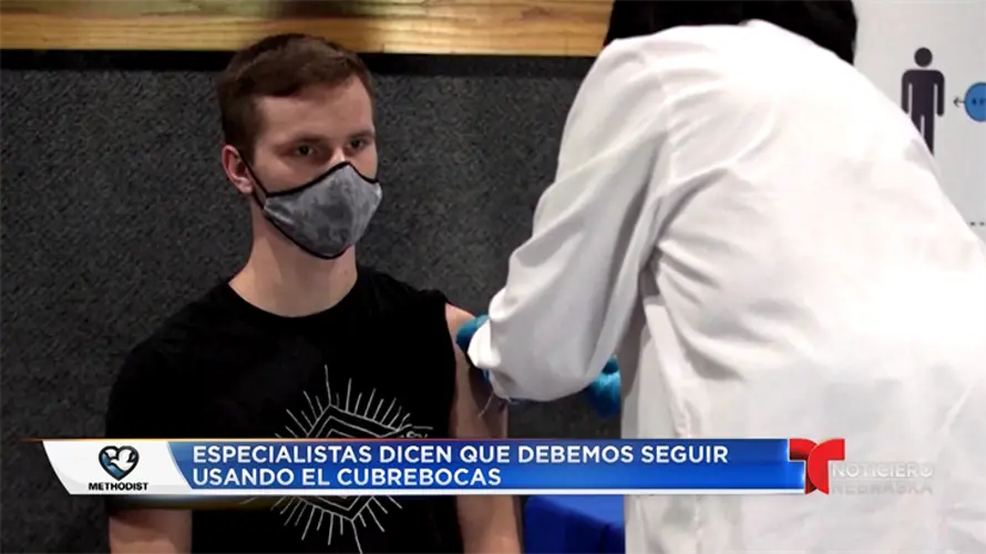 Especialistas dicen que debemos seguir usando el cubrebocas