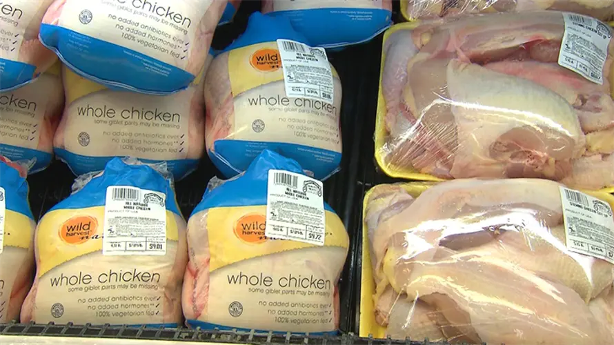 Aumenta el consumo de pollo por el alto costo de la carne
