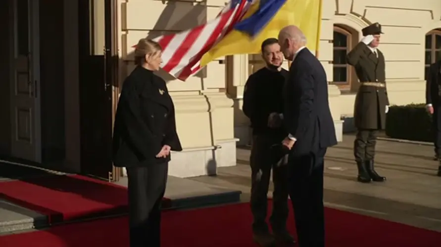 Biden visita presidente ucraniano anuncia más ayuda económica para guerra