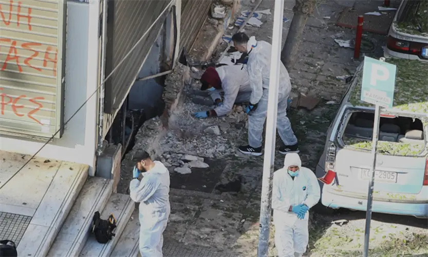 Una mujer muere al estallarle en las manos una bomba en Grecia, según la policía