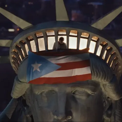 Bad Bunny defiende a los inmigrantes y llama a la unidad en el video de 'Nuevayol'