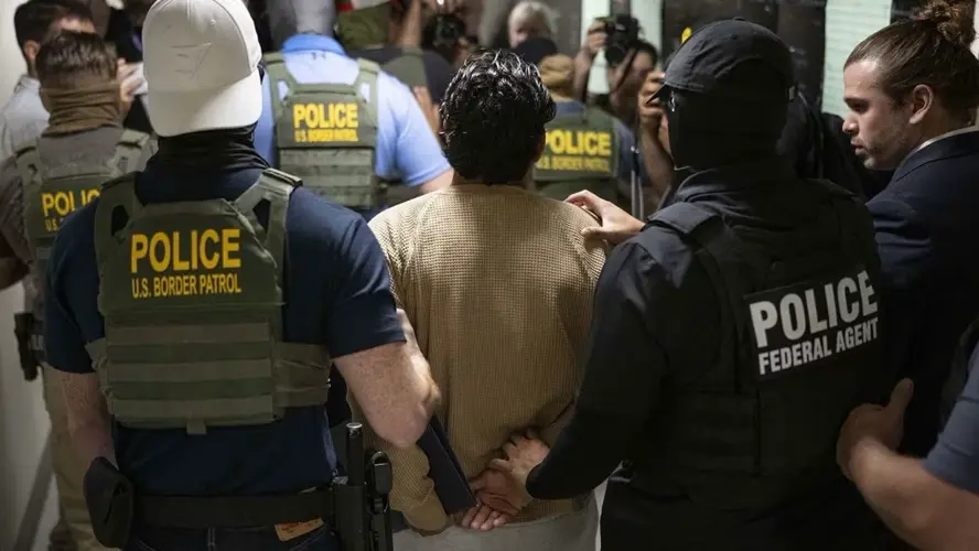 Demandan al Gobierno de Trump por condicionar fondos para víctimas de crímenes a cambio de cooperación en materia migratoria