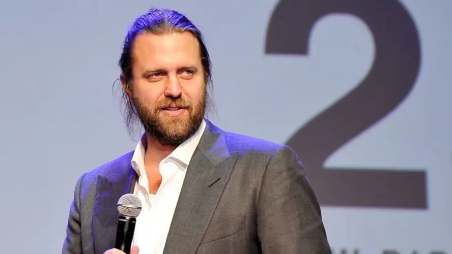 Arrestan a director de Hollywood por estafar $11 millones a Netflix por una serie que nunca se emitió