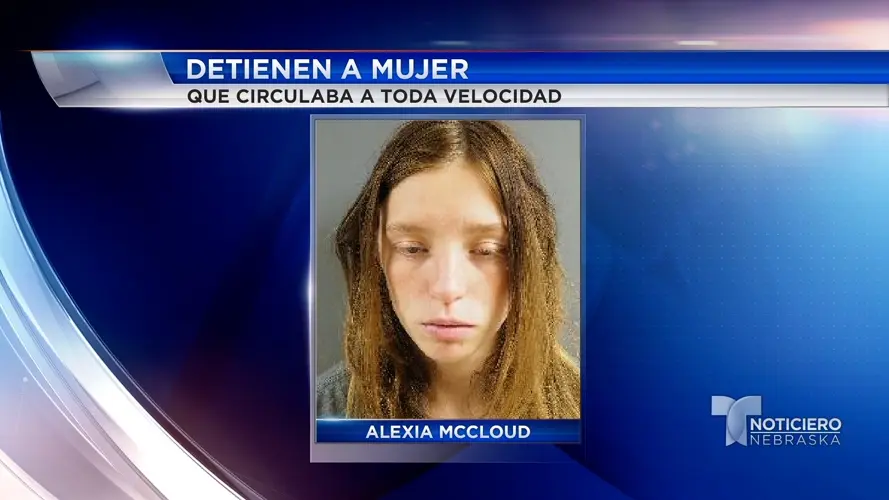 Detienen a mujer que circulaba a toda velocidad