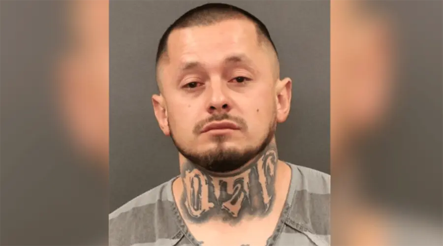 Hombre de Grand Island acusado de estrangular y arrojar sillas a mujeres