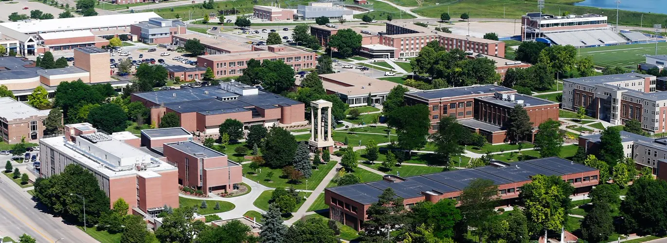 UNK propone intercambiar terrenos con Newman Center para estacionamiento de estudiantes