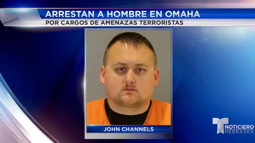Arrestan a hombre por cargos de amenazas terroristas en Omaha