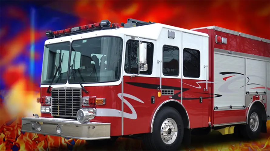 Bomberos investigan gran incendio en First Star Recycling en Omaha