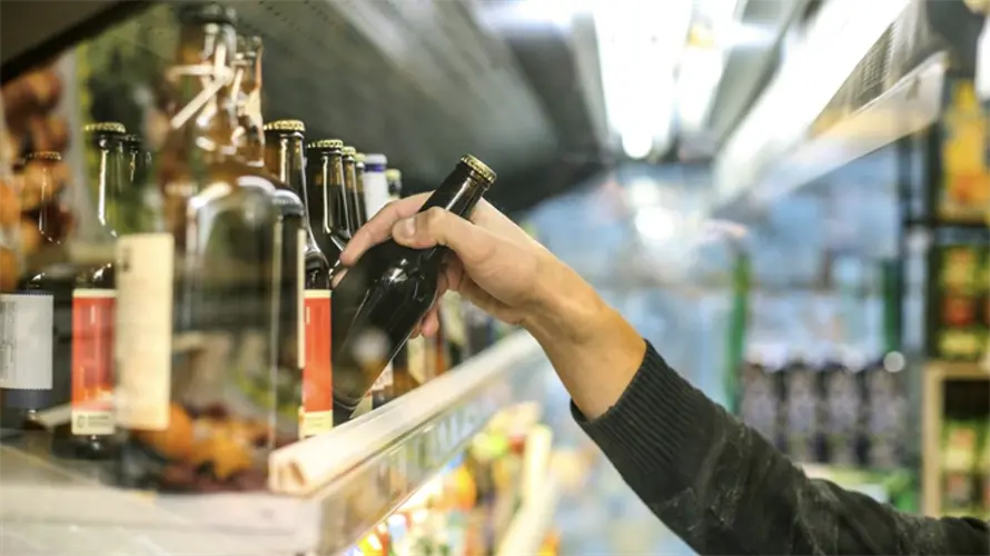 25 empresas de Omaha citadas por vender alcohol a menores