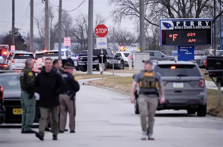 Reportan tiroteo en escuela secundaria en Perry, Iowa
