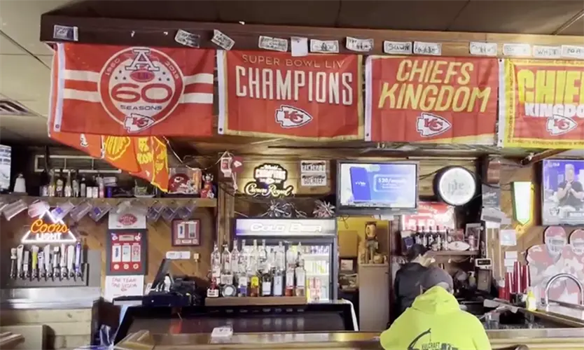 El bar de los Chiefs en Omaha se prepara para el Super Bowl LVIII