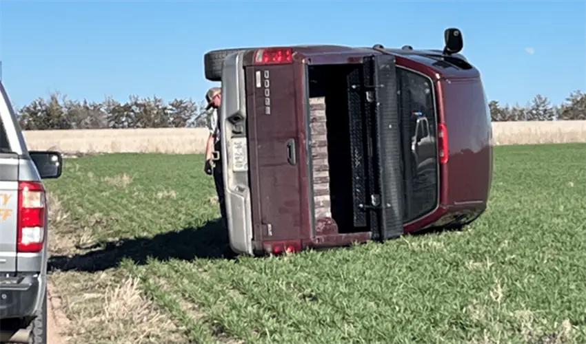 Adolescente escapa de lesiones graves en accidente de vuelco