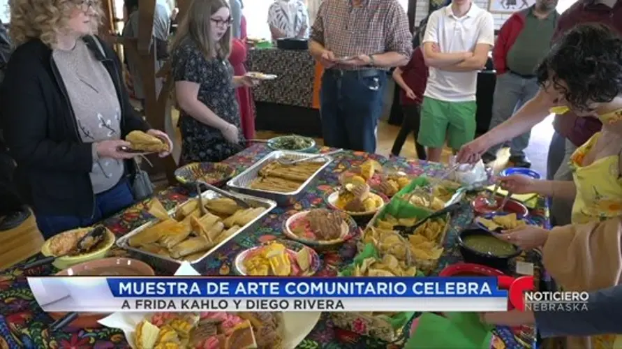 Muestra de arte comunitario celebra a Frida Kahlo y Diego Rivera
