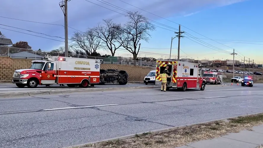 Accidente en Omaha deja volcada furgoneta escolar de Millard