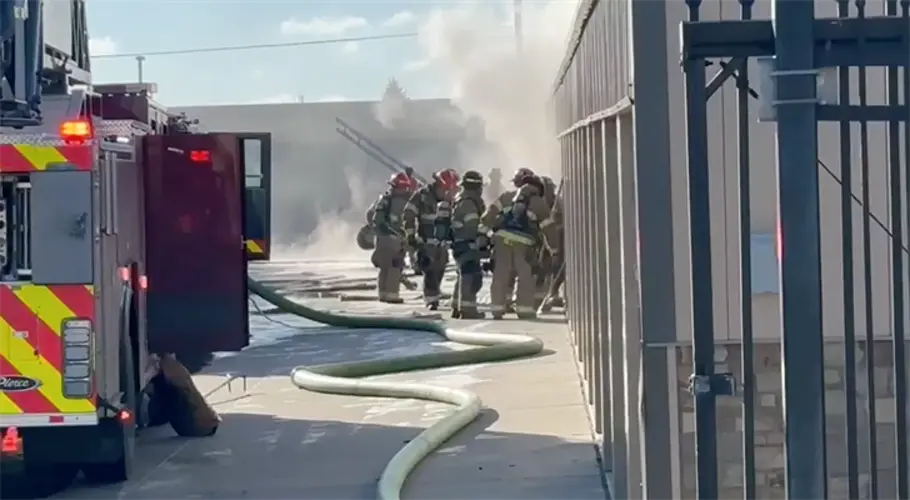 Incendio en unidad de almacenamiento moviliza a bomberos en Omaha
