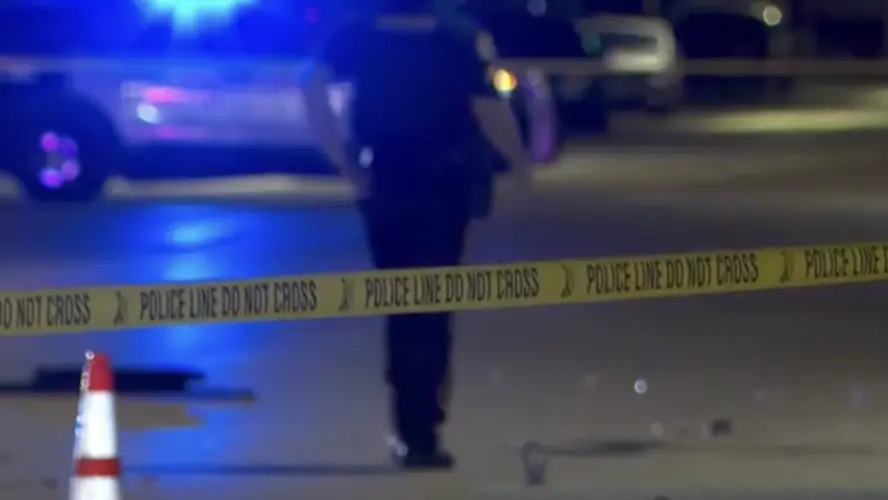 Conductor hospitalizado tras huir de control policial y estrellarse en Omaha