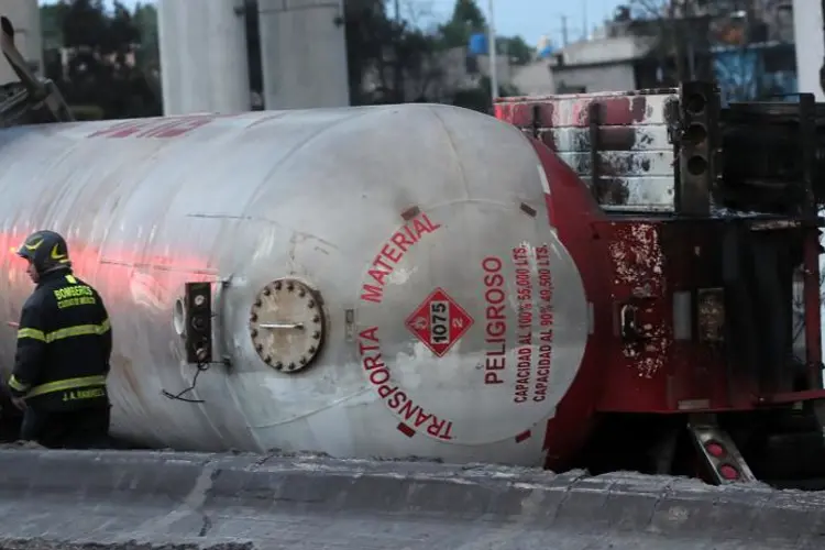 Sube a 29 el número de muertos por explosión de camión de gas en CDMX