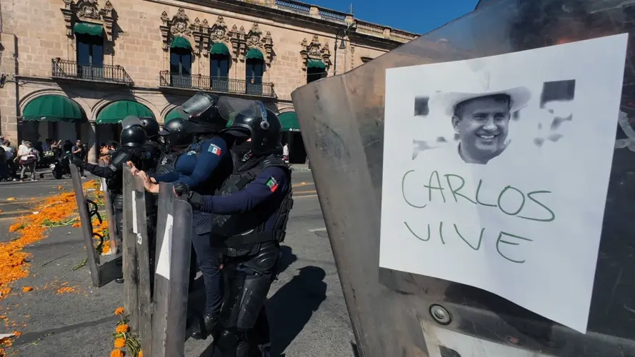 Sheinbaum anuncia un plan "por la paz" para Michoacán, mientras siguen las protestas por el asesinato del alcalde de Uruapan