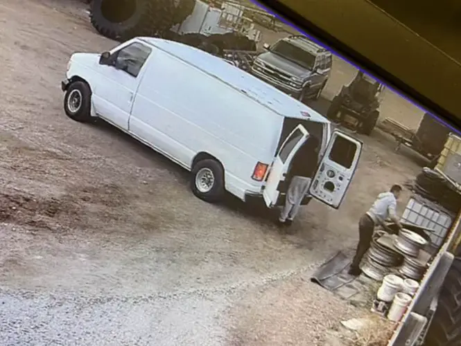 Tire shop hit by theft team
