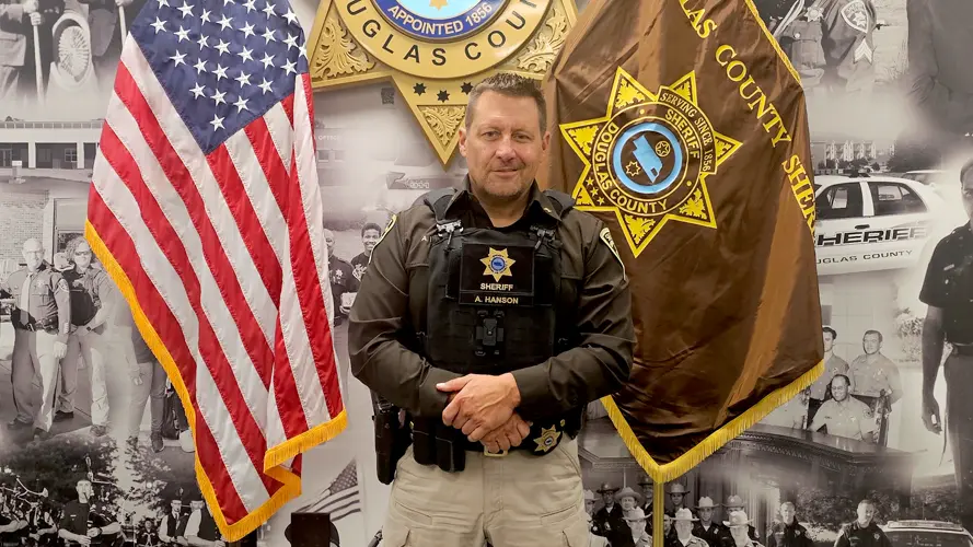 Sheriff del Condado de Douglas afirma referir casos a ICE