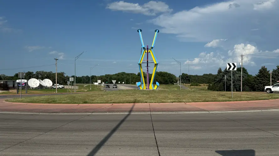 New sculpture installed at Victory Road roundabout