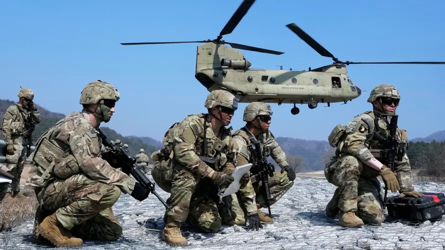 Tribunal cuestiona prohibición de militares transgénero en EE.UU.