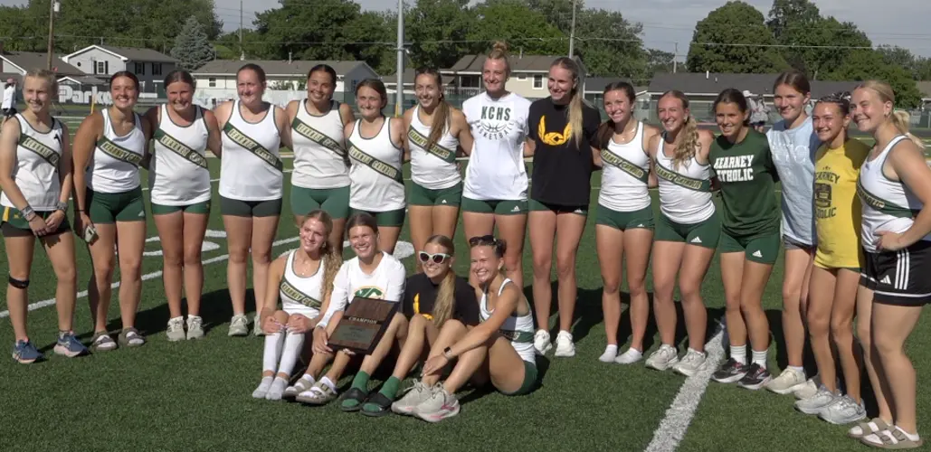 Stars shine at district track meet as girls win title, boys place third