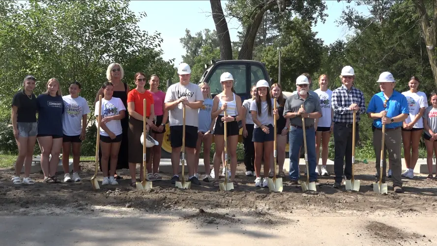 Student-led group brings nostalgia back to Columbus with Pawnee Park drive-In theater