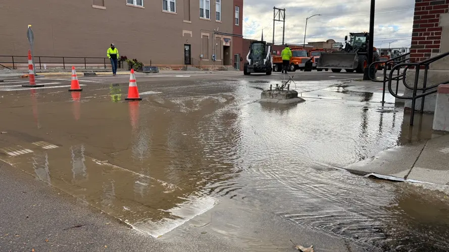 Water main break closes 5th St. south of Norfolk Ave.