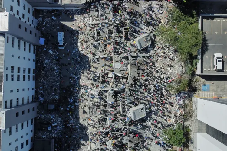 Magnitude 7.4 quake rocks western Colombia, killing at least 111 people