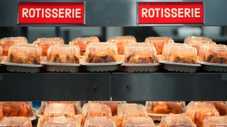 Senadores proponen que el pollo rostizado pueda comprarse con cupones de alimentos