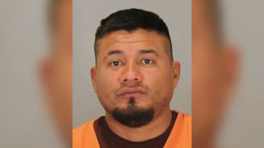 Arrestan en Omaha a hombre acusado de secuestrar y agredir sexualmente a una adolescente