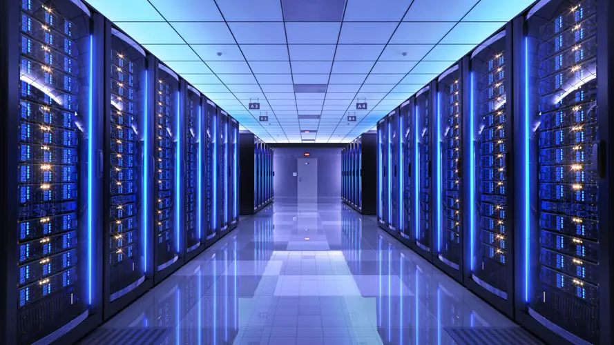 Pillen asegura que Nebraska tiene capacidad para cubrir la demanda energética de los centros de datos