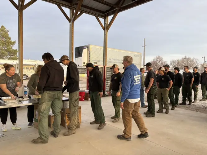Nonprofit serves thousands of meals to firefighters battling wildfires