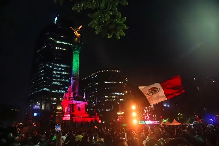 Reino Unido emite alerta de viaje para aficionados que asistirán al México vs. Inglaterra