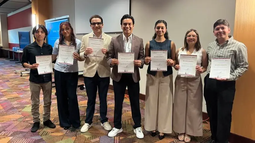 Estudiantes latinoamericanos viven experiencia Delfín en Universidad de Bellevue