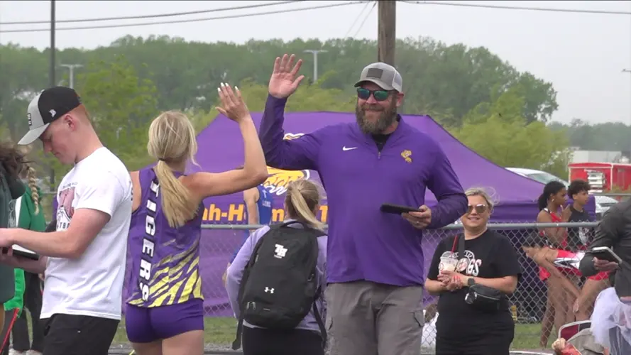 Athletes defy 41-MPH gusts at Norfolk Catholic, NSAA Class C-3 District Track Meet
