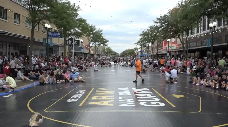 Hundreds of wrestlers pack downtown Grand Island for Friday Night Lights event