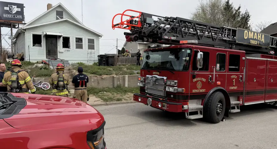 Bomberos responden a un incendio en una casa en el sur de Omaha