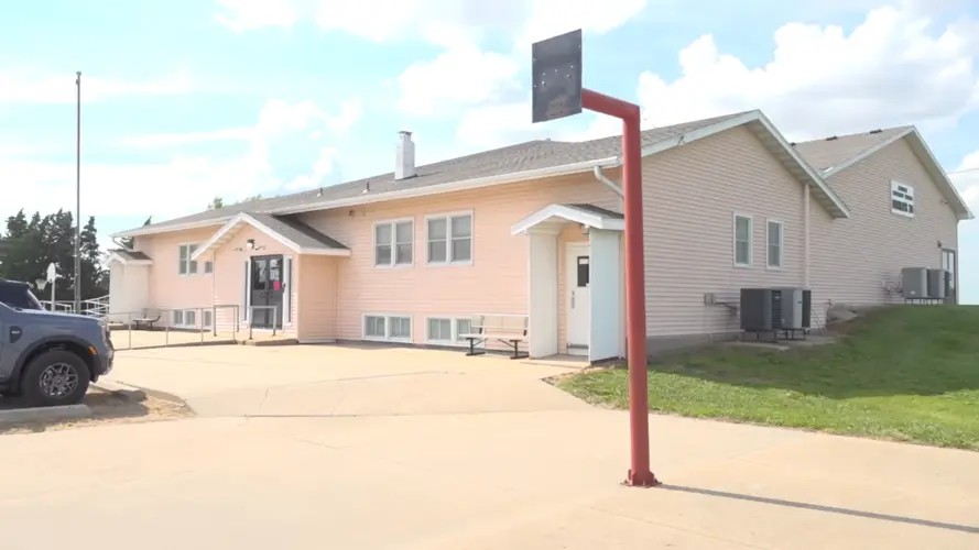 Fisher's "pink school" closes its doors for the final time after 150 years