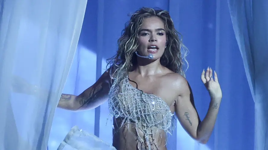 Karol G estrena nuevo álbum con desamor, baladas y grandes colaboraciones