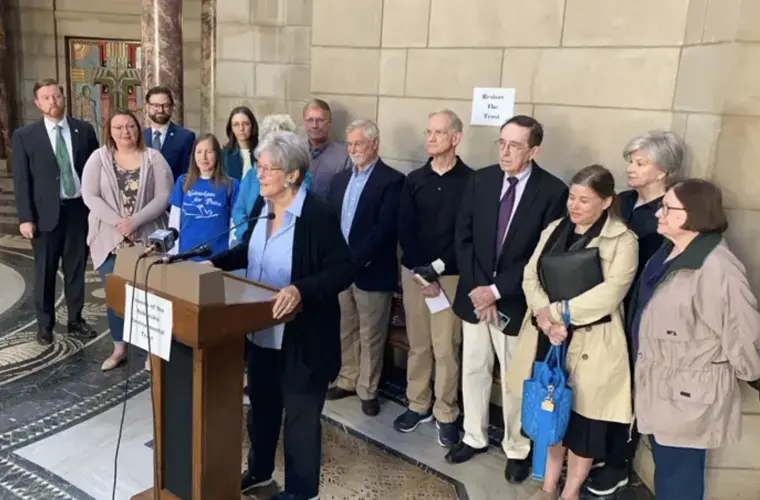 Exfuncionarios estatales demandan a la administración de Pillen por el presunto uso indebido de fondos del Fideicomiso Ambiental de Nebraska
