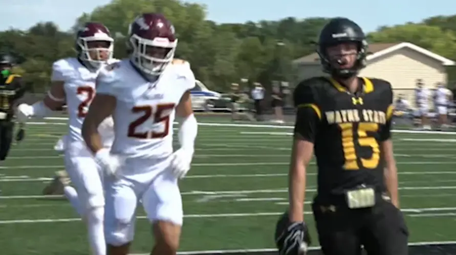 15th-ranked Minnesota-Duluth edges Wayne State