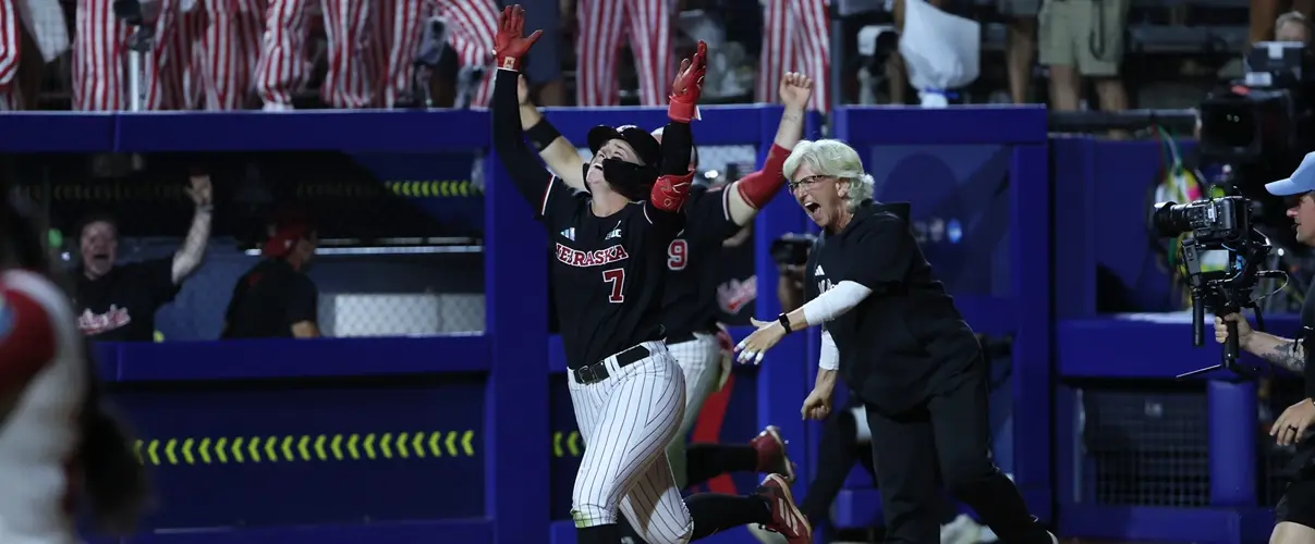 Kuszak hits walk-off homer in 10th, Frahm goes distance as Nebraska holds off Arkansas 5-3 at WCWS