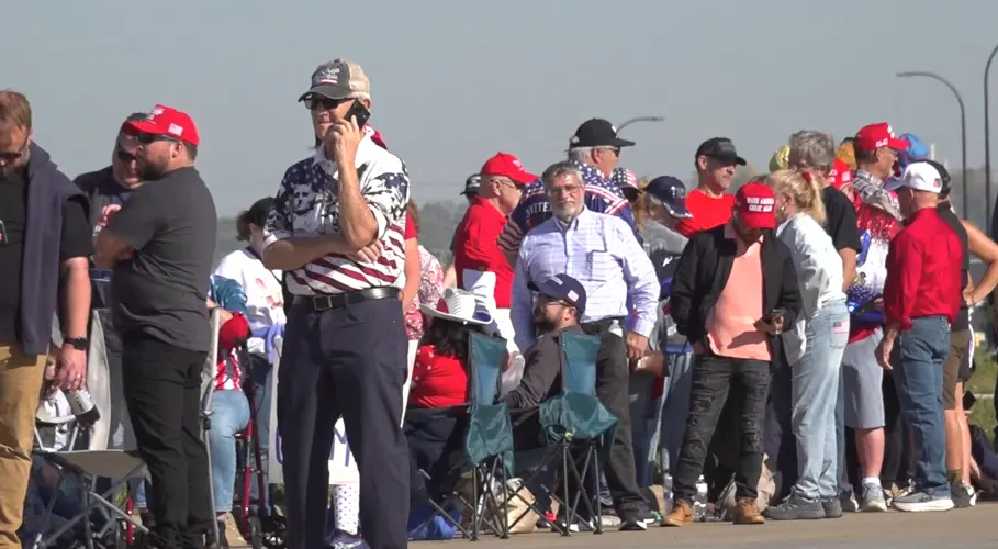 Nebraskans cross state lines for Trump rally in Sioux City